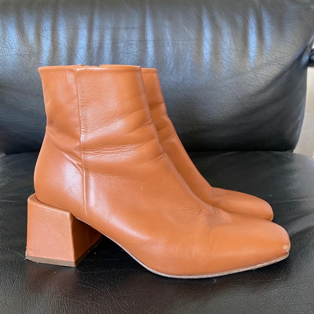 LOQ camel block heel boots